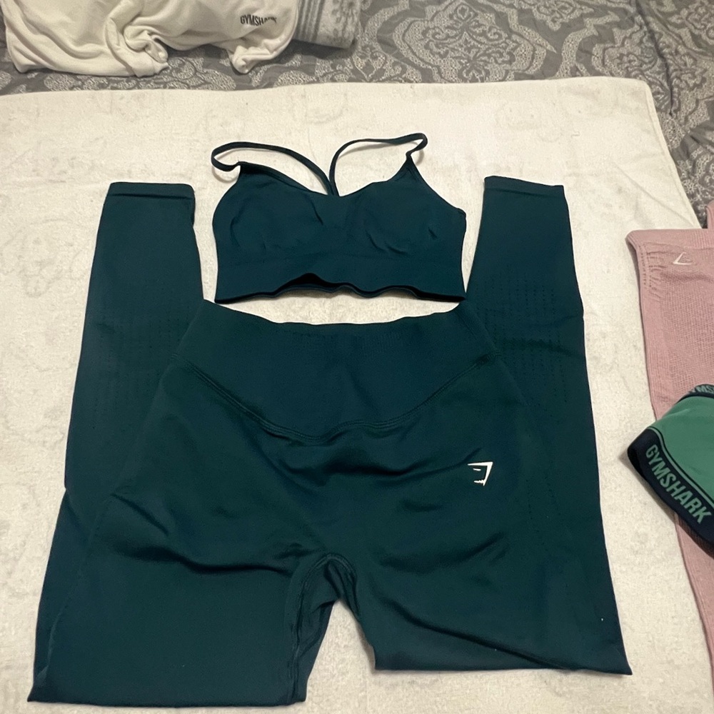 Set Gymshark Like New Great Condition - image 1
